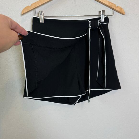Diane Von Furstenberg Women's Black with White Trim Wrap Skort Size XXS - Picture 7 of 9